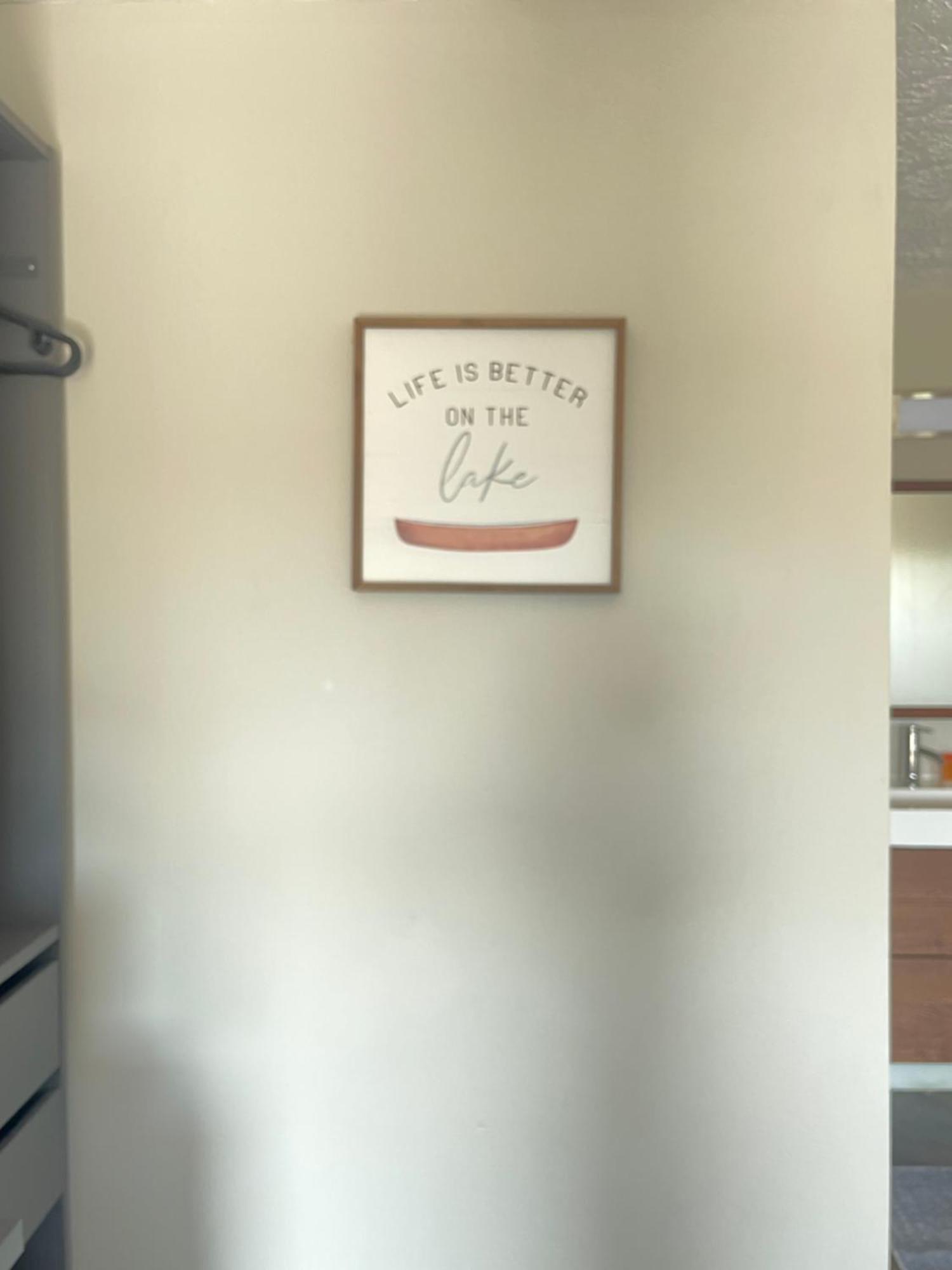 Hotel Lake Anna Glenora Екстериор снимка