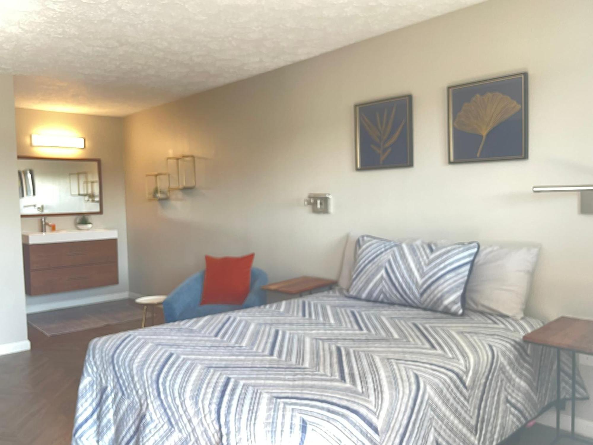 Hotel Lake Anna Glenora Екстериор снимка