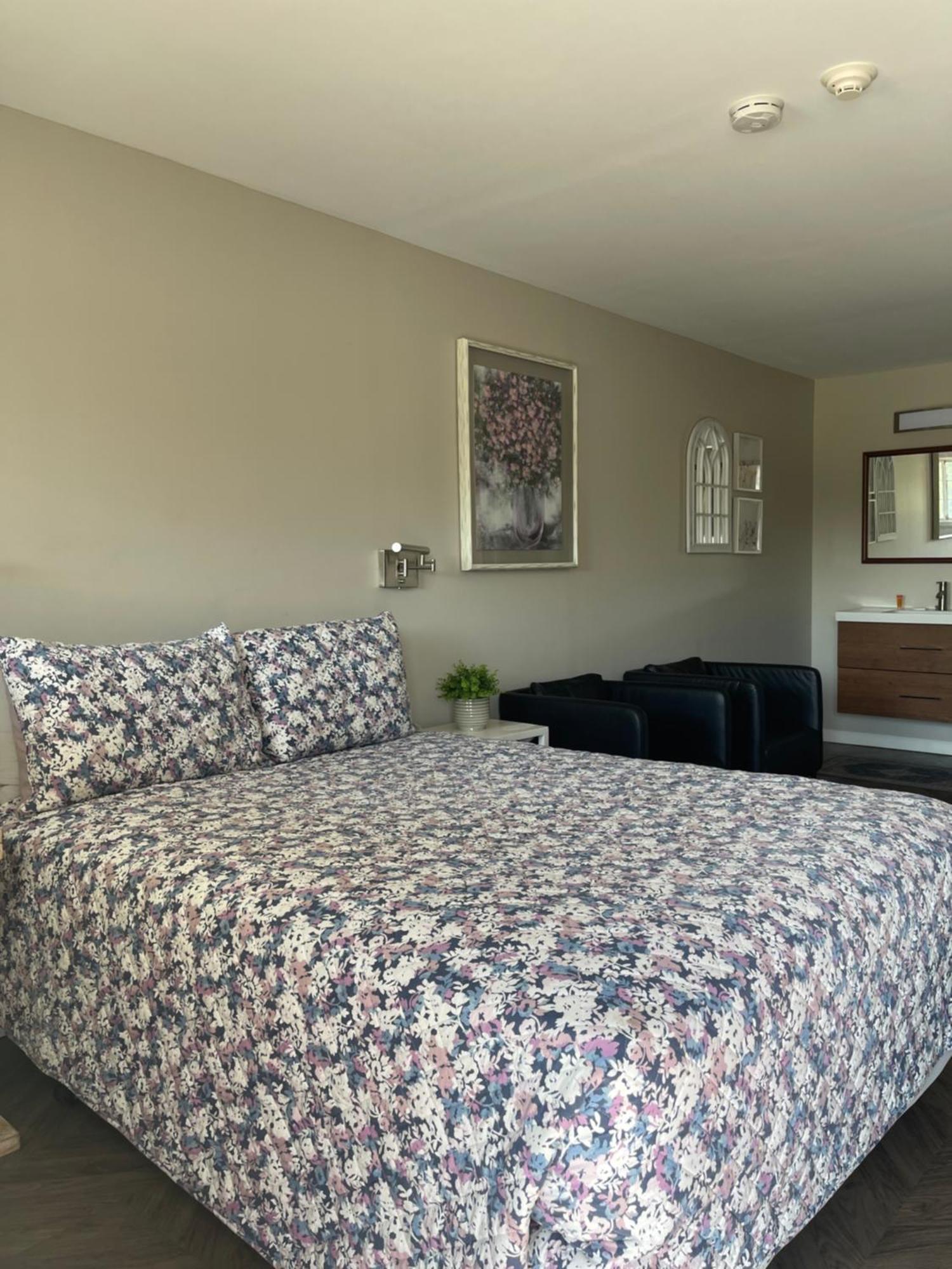 Hotel Lake Anna Glenora Екстериор снимка